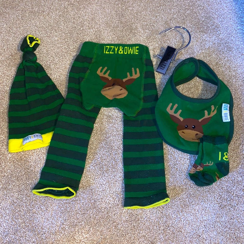 Izzy&Owie 4 pc Moose set: Socks, hat, bib, pants